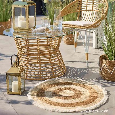 RATTAN TISCH MIT GLASPLATTE